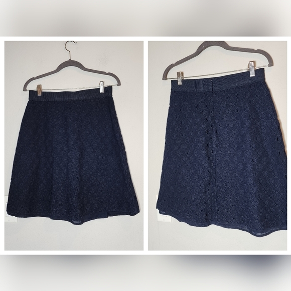 Lands' End Eyelet Navy knit a-line skirt. Women's size 8 - Picture 11 of 13